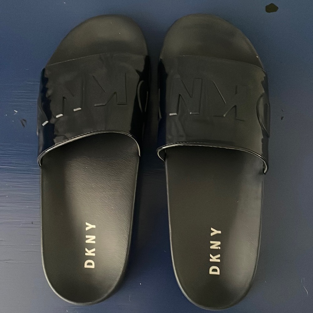 DKNY women’s slides sz 9